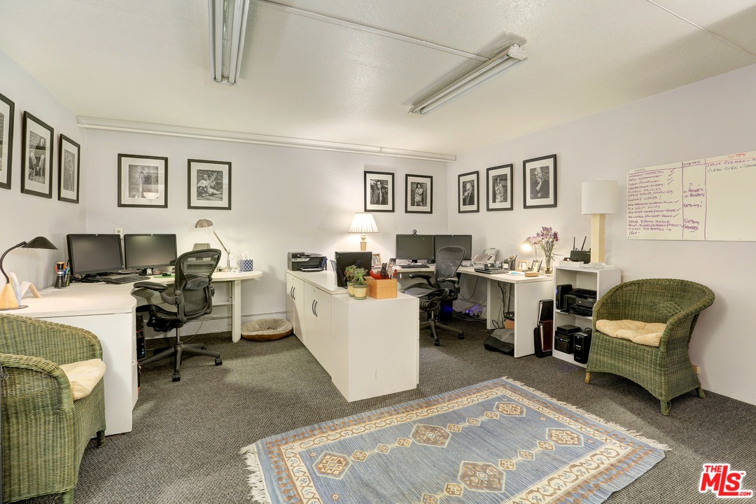136 Convoy Street, Unit 2 Playa del Rey, CA 90293 - Photo 30 of 39 Gallery Image 30