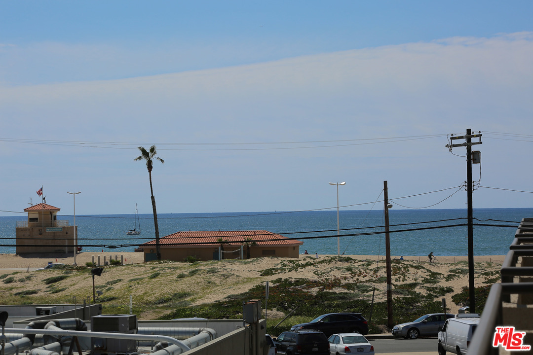 136 Convoy Street, Unit 2 Playa del Rey, CA 90293 - Photo 35 of 39 Gallery Image 35