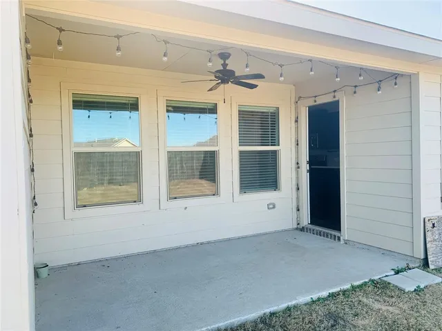 a view of front of a house with a yard