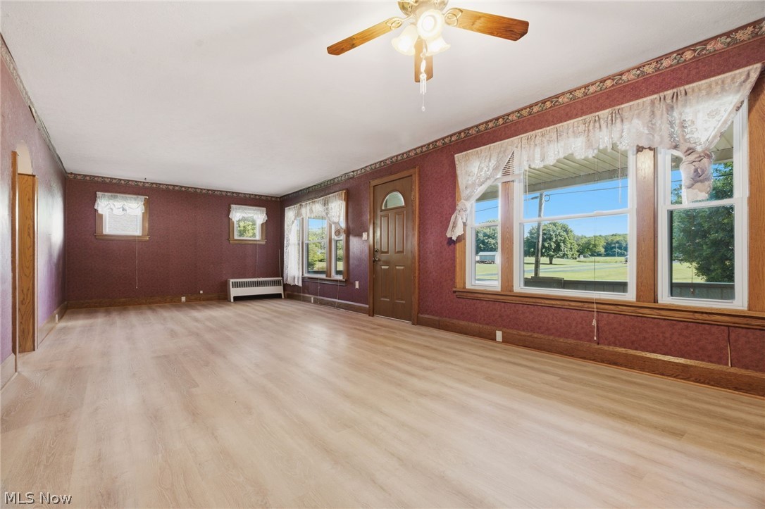 759 Runkle Avenue Ashtabula, OH 44004 - Photo 6 of 40 Living Room