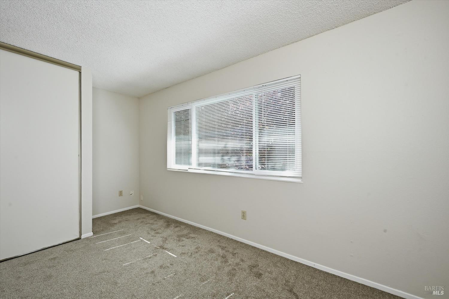 498 Santa Alicia Drive Rohnert Park, CA 94928 - Photo 10 of 18 an empty room with a window