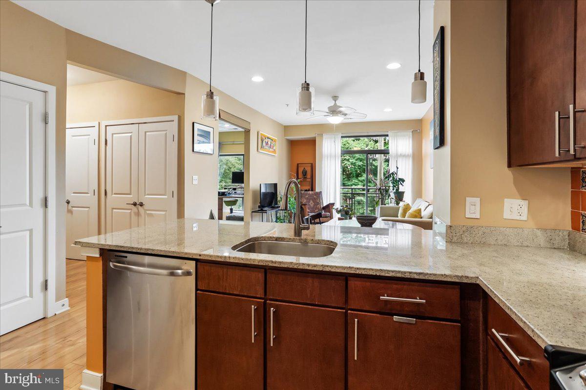 8005 13th Street, Unit 312 Silver Spring, MD 20910 - Photo 6 of 27 KItchen/Living room