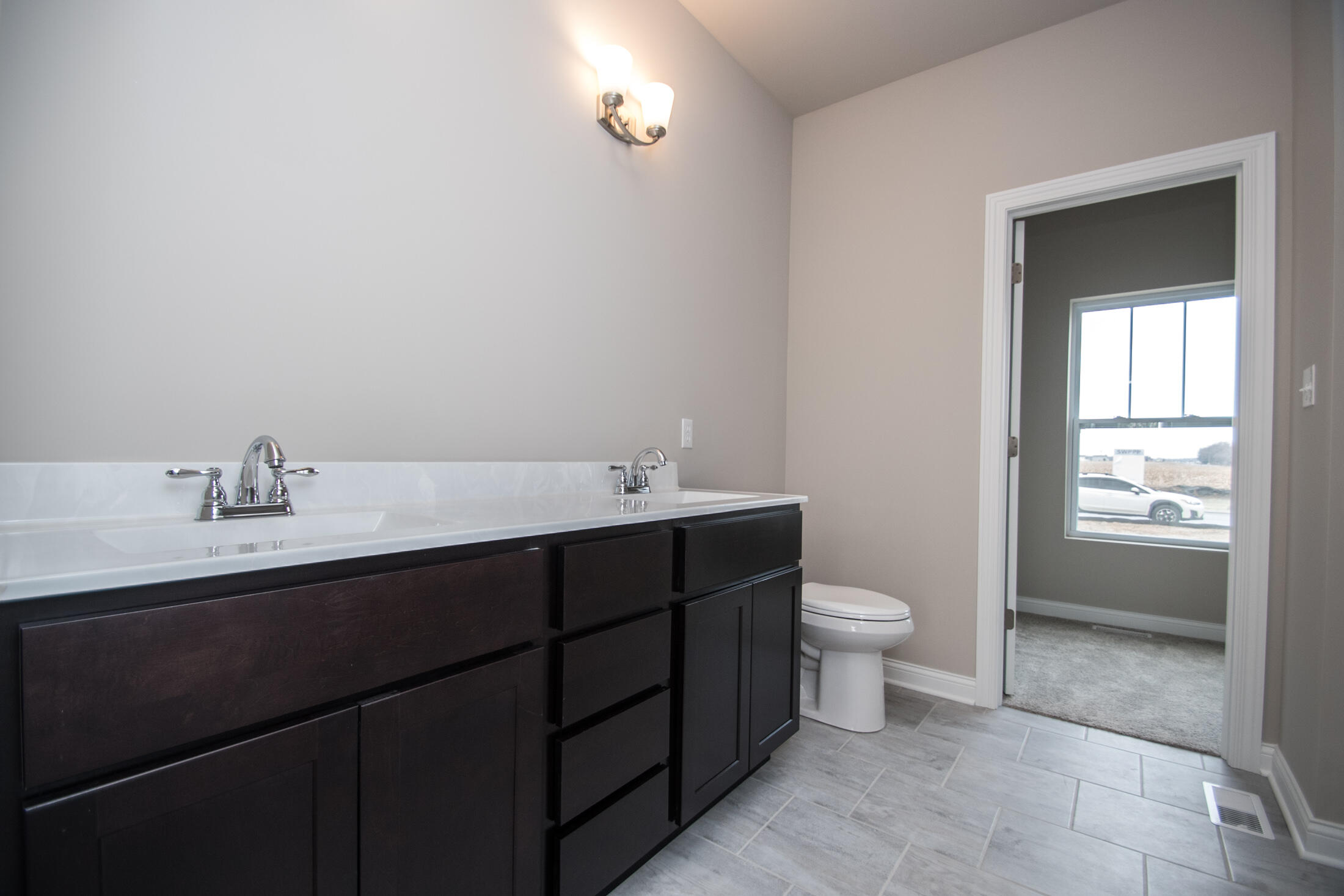 1752 Forest Ridge Drive Valparaiso, IN 46385 - Photo 13 of 21 2200x1467