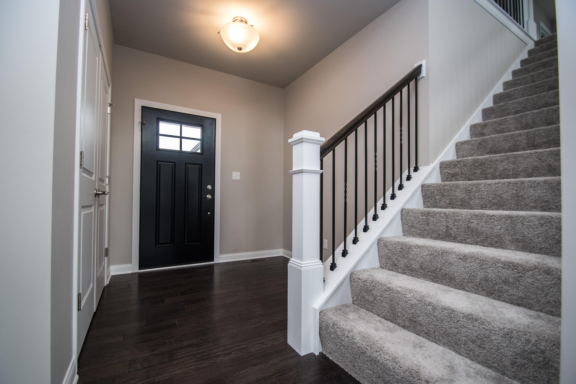 1752 Forest Ridge Drive Valparaiso, IN 46385 - Photo 2 of 21 2200x1467