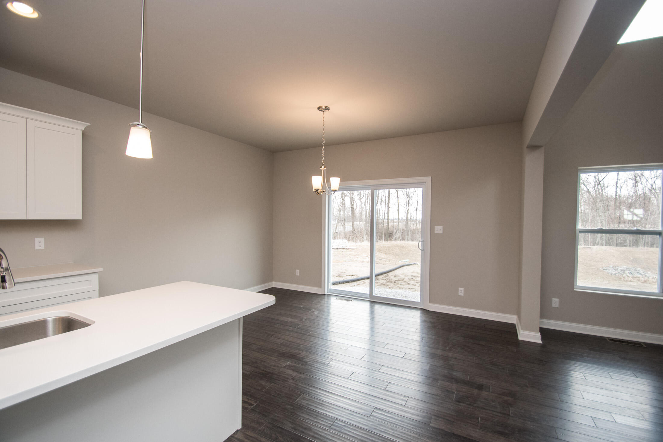 1752 Forest Ridge Drive Valparaiso, IN 46385 - Photo 8 of 21 2200x1467