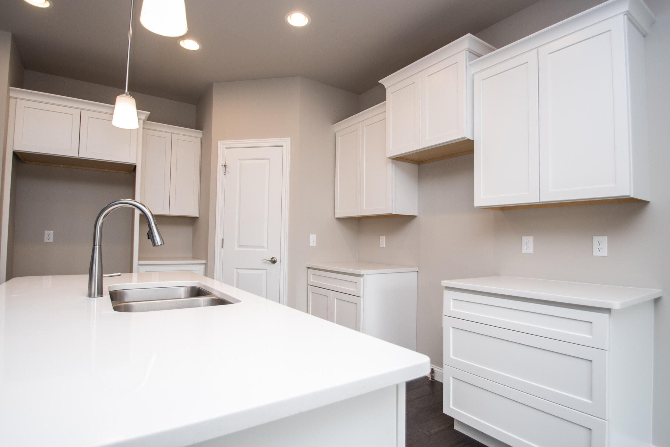 1752 Forest Ridge Drive Valparaiso, IN 46385 - Photo 9 of 21 2200x1467