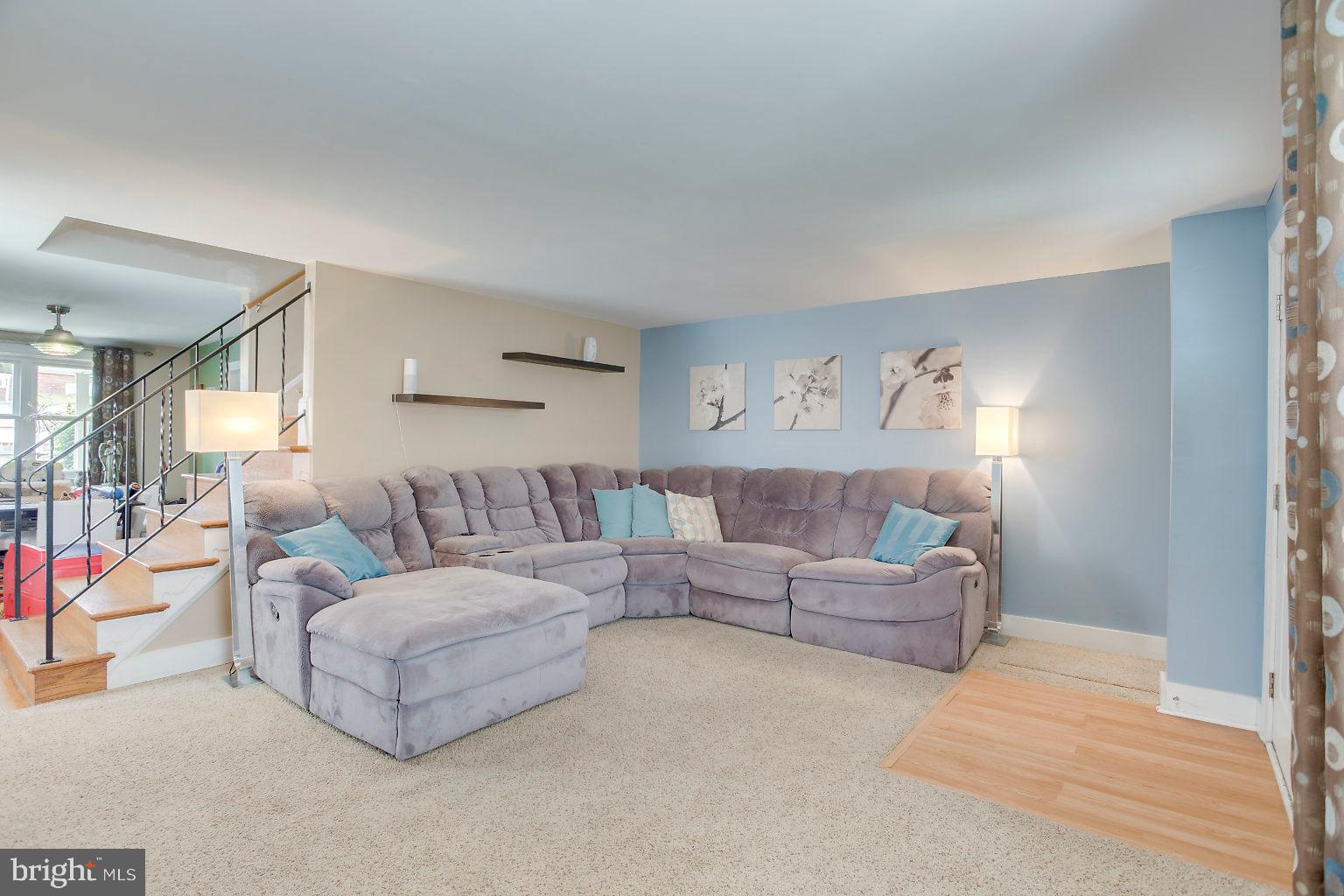 7811 Rockbourne Road Baltimore, MD 21222 - Photo 5 of 35 Living Room