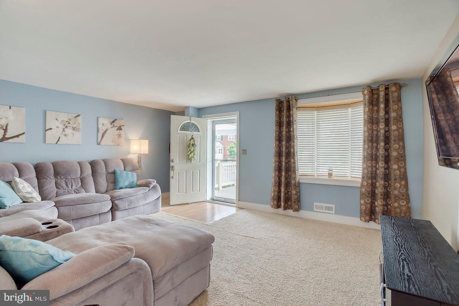 7811 Rockbourne Road Baltimore, MD 21222 - Photo 6 of 35 Entrance into Living Room