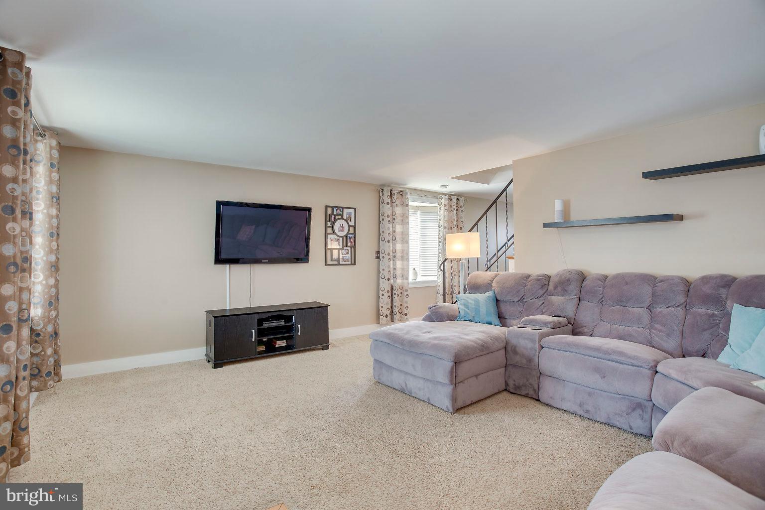 7811 Rockbourne Road Baltimore, MD 21222 - Photo 7 of 35 Living Room
