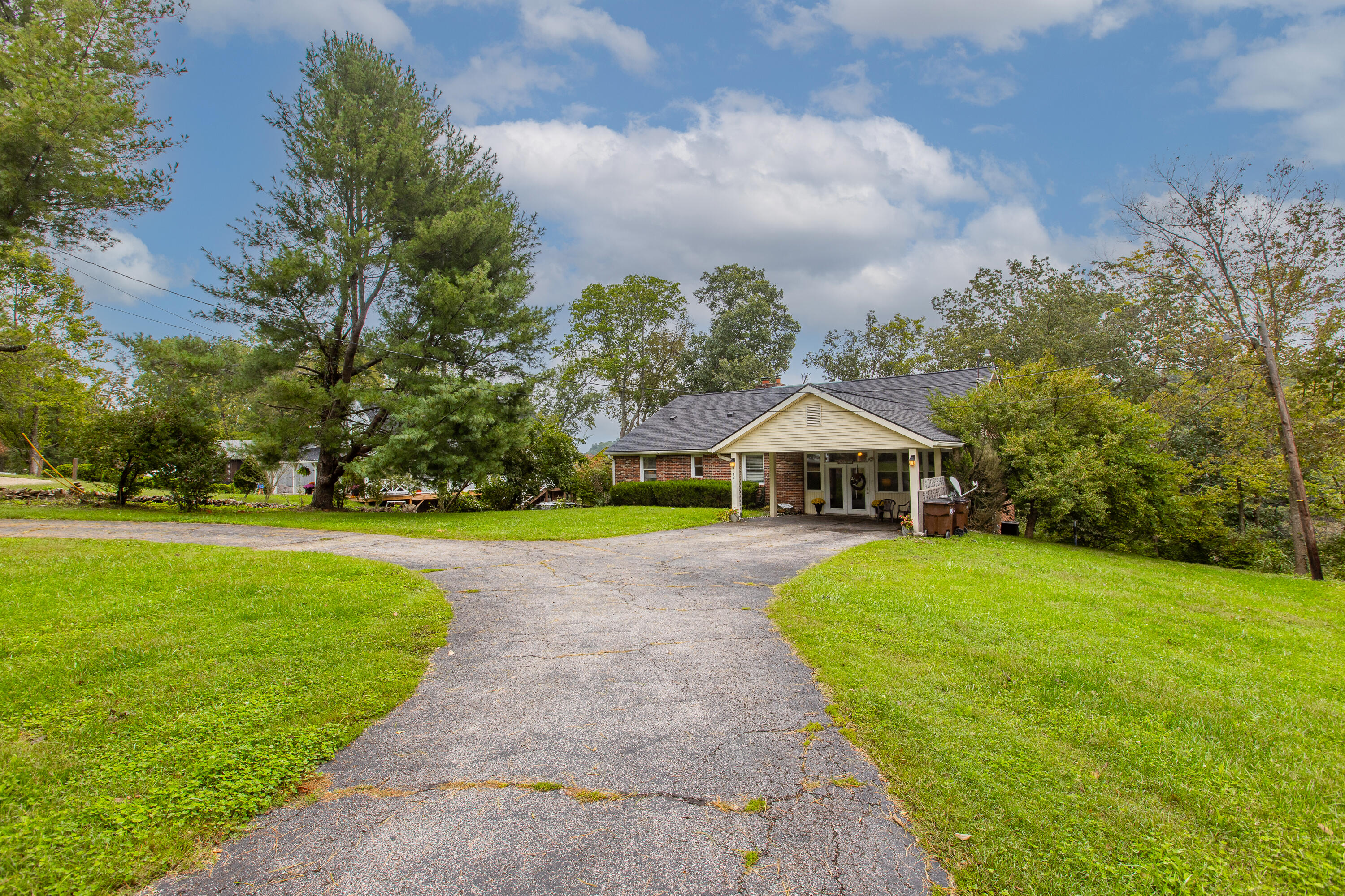 3035 Waterworks Road Danville, KY 40422 - Photo 4 of 58 1-3