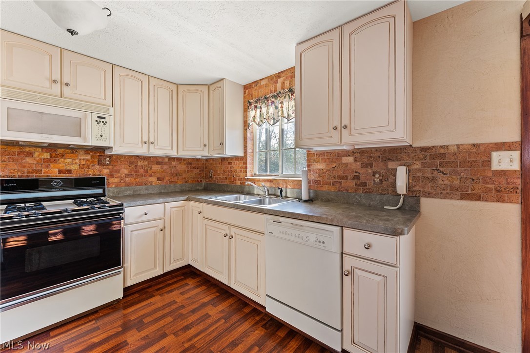 6943 Kirk Road Canfield, OH 44406 - Photo 2 of 32 Gallery Image 2