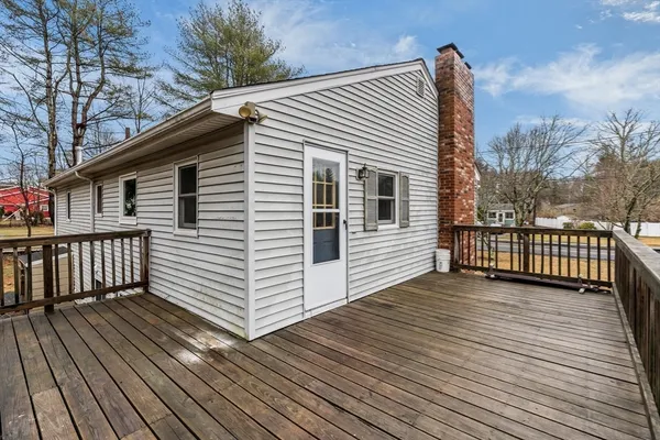 $2,550 | 323 Flagg Street, Unit 2, Bridgewater, MA 02324