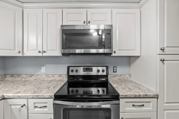 $2,550 | 323 Flagg Street, Unit 2, Bridgewater, MA 02324