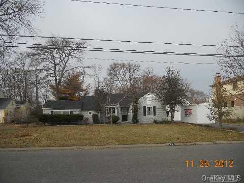 30 Lake End Road Merrick, NY 11566 - Photo 1 of 1 Gallery Image 1