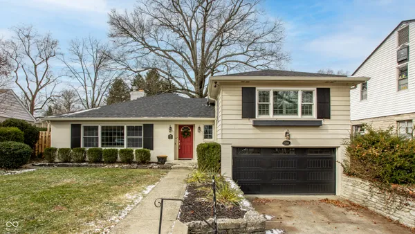 $525,000 | 6930 Oak Lane, Indianapolis, IN 46220