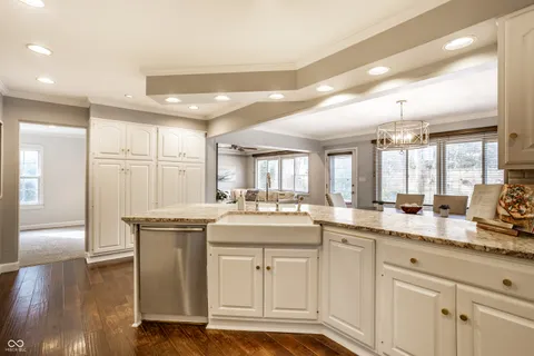 $550,000 | 6930 Oak Lane, Indianapolis, IN 46220