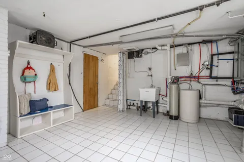 $550,000 | 6930 Oak Lane, Indianapolis, IN 46220