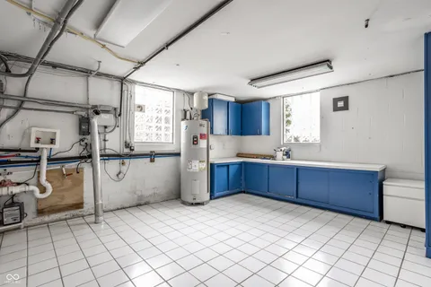 $550,000 | 6930 Oak Lane, Indianapolis, IN 46220