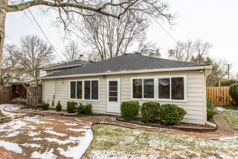 $550,000 | 6930 Oak Lane, Indianapolis, IN 46220