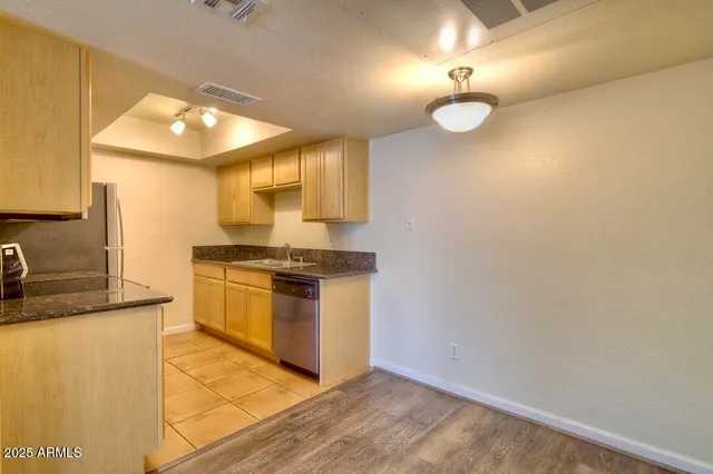 $1,100 | 740 West Elm Street, Unit 214, Phoenix, AZ 85013