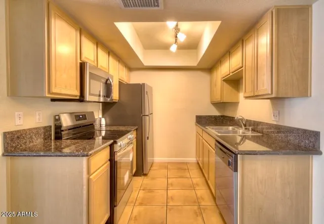 $1,100 | 740 West Elm Street, Unit 214, Phoenix, AZ 85013