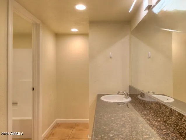 $1,100 | 740 West Elm Street, Unit 214, Phoenix, AZ 85013