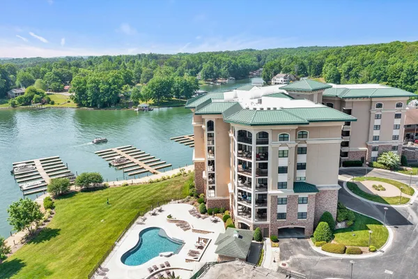 $749,000 | 100 Bridgewater Pointe Place, Unit 401, Moneta, VA 24121