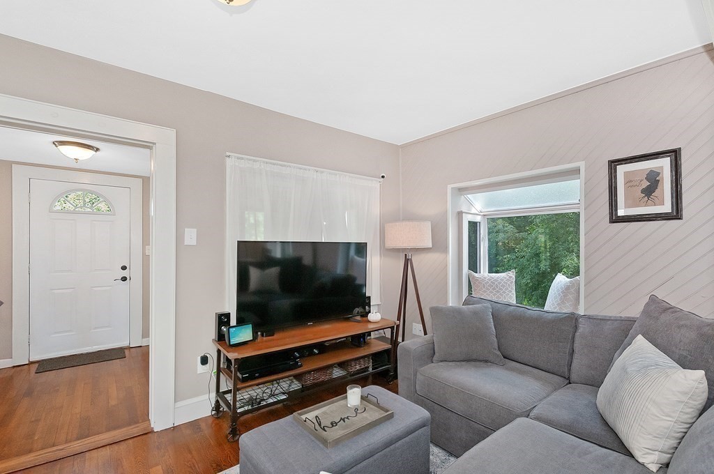 19 Edgehill Road Saugus, MA 01906 - Photo 5 of 22 Gallery Image 5