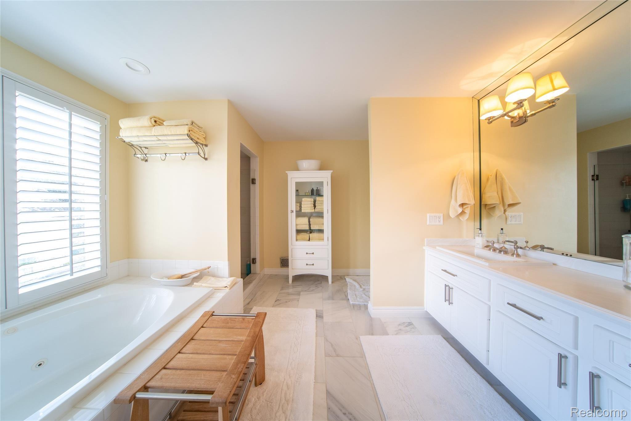 1251 Pebble Pointe Drive Rochester, MI 48307 - Photo 25 of 45 DSC07114.jpg