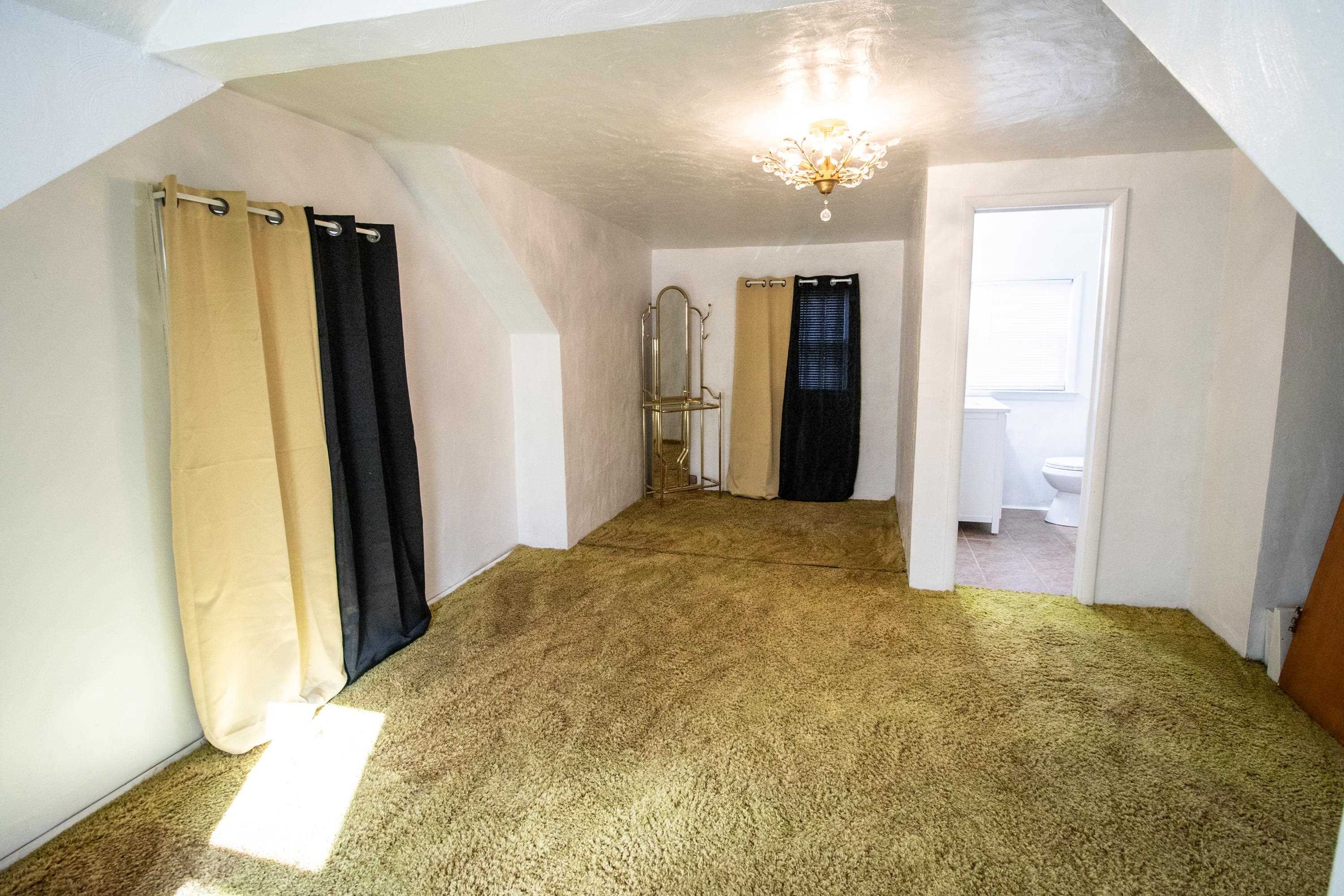 406 West Ridgeway Avenue Flint, MI 48505 - Photo 24 of 37 50133180-0e47abf6-a22a-4b19-a511-64657da32090.JPG