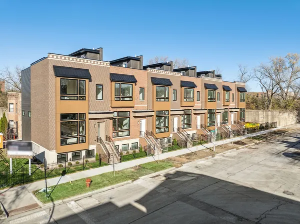 $839,000 | 706 East 41st Street, Chicago, IL 60653
