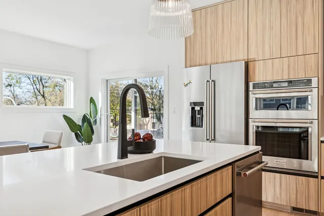 $839,000 | 706 East 41st Street, Chicago, IL 60653