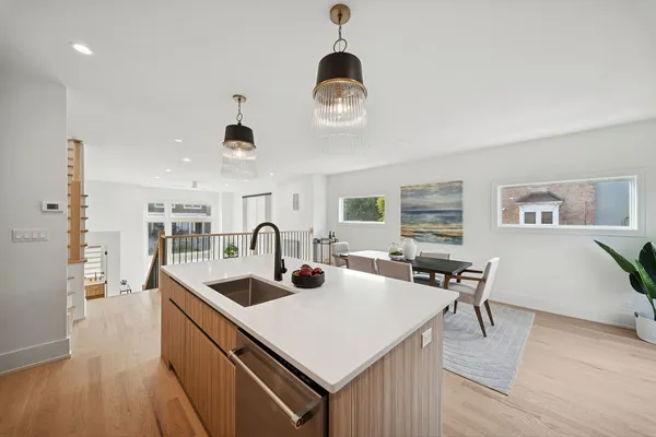 $839,000 | 706 East 41st Street, Chicago, IL 60653