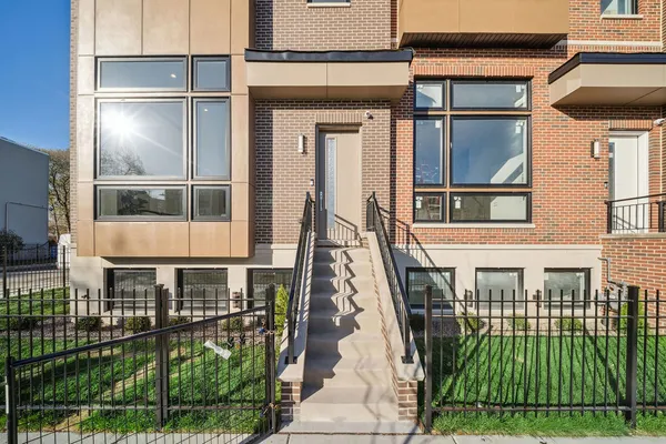 $839,000 | 706 East 41st Street, Chicago, IL 60653