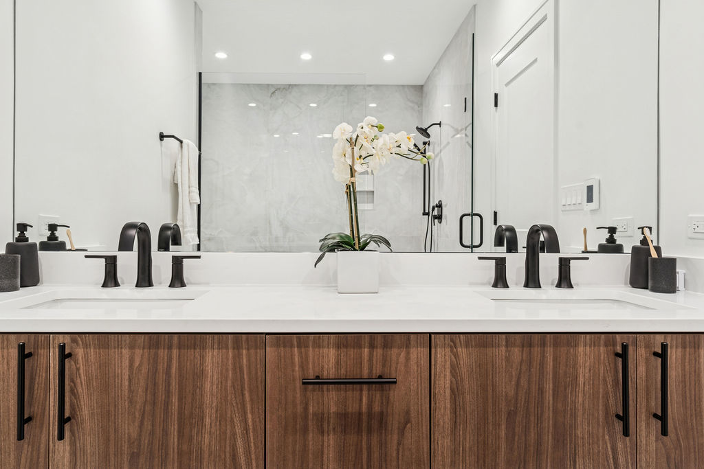 706 East 41st Street Chicago, IL 60653 - Photo 23 of 35