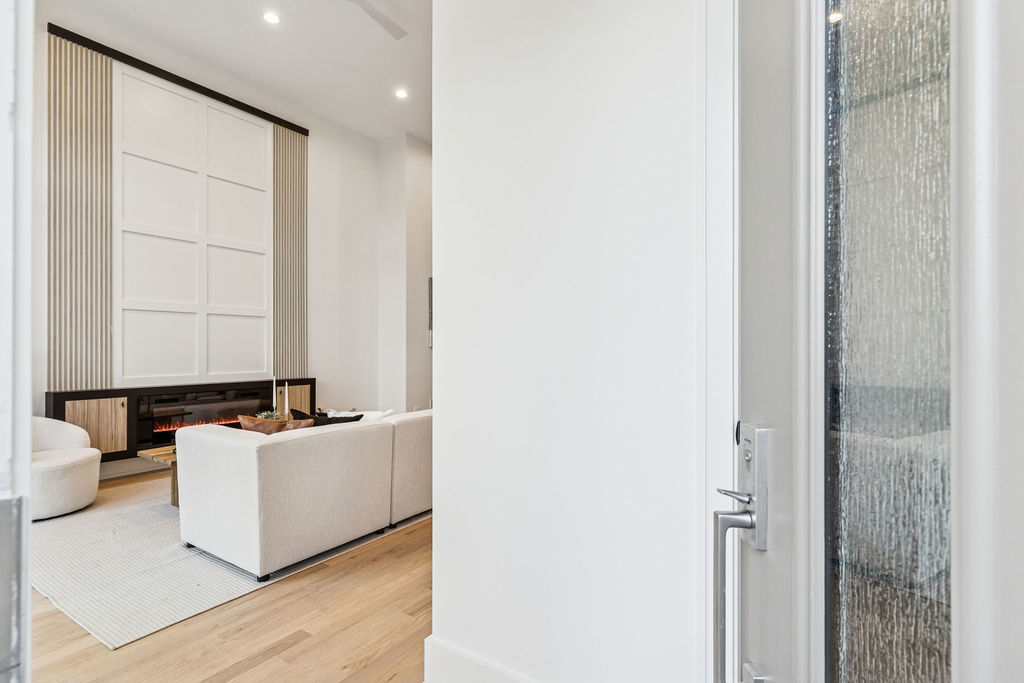 706 East 41st Street Chicago, IL 60653 - Photo 3 of 35