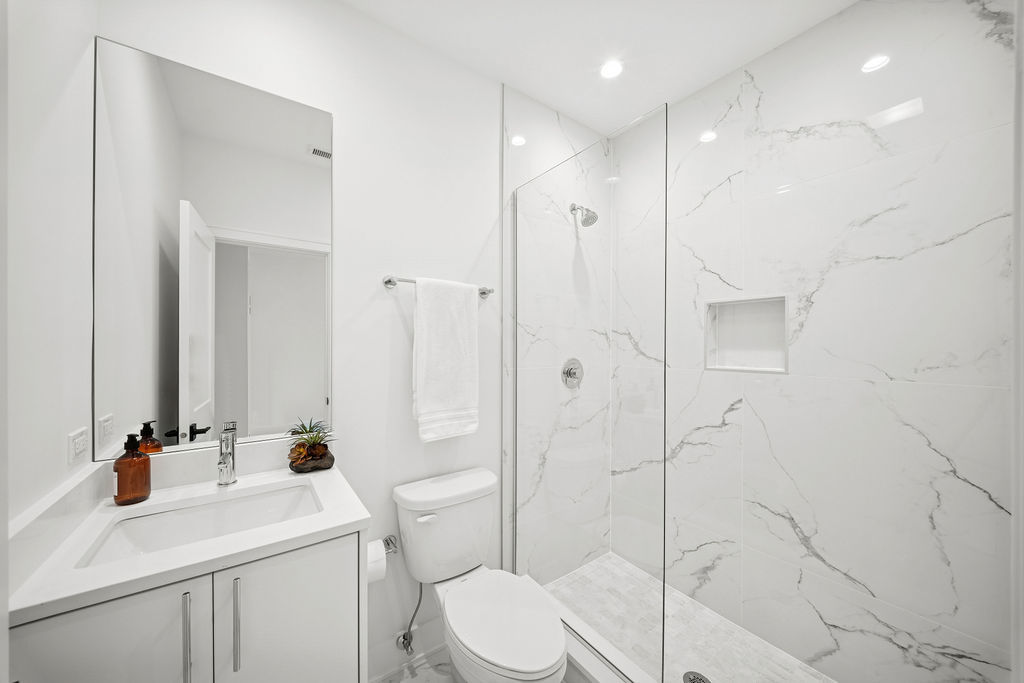 706 East 41st Street Chicago, IL 60653 - Photo 32 of 35