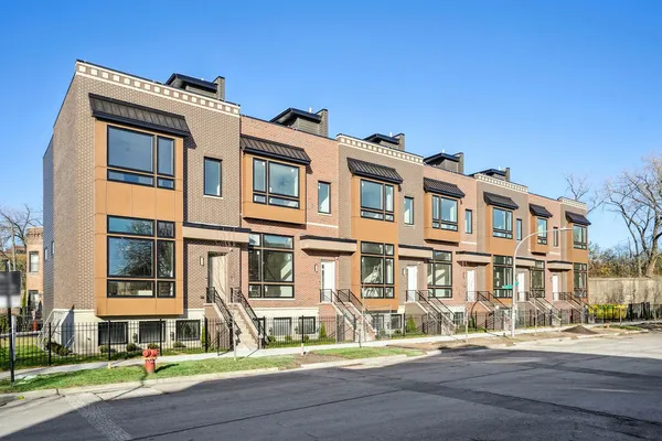 $839,000 | 706 East 41st Street, Chicago, IL 60653