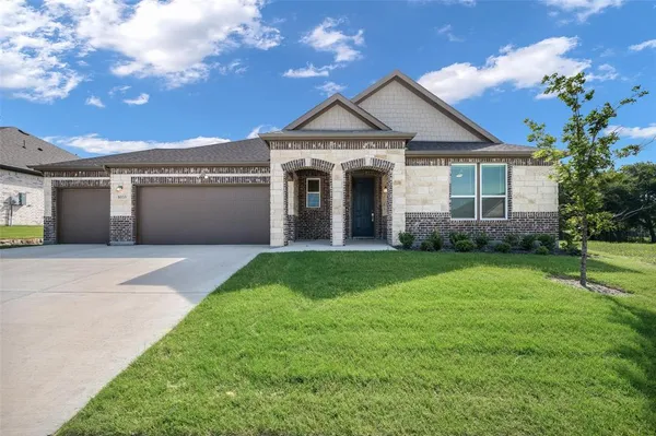 $424,900 | 1035 Auburn Drive, Justin, TX 76247
