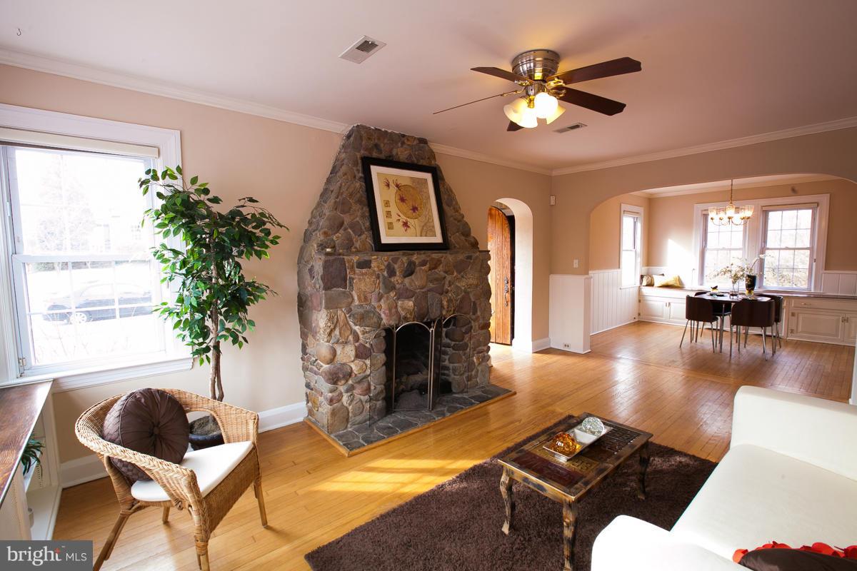 628 Anneslie Road Baltimore, MD 21212 - Photo 3 of 30 Living Room