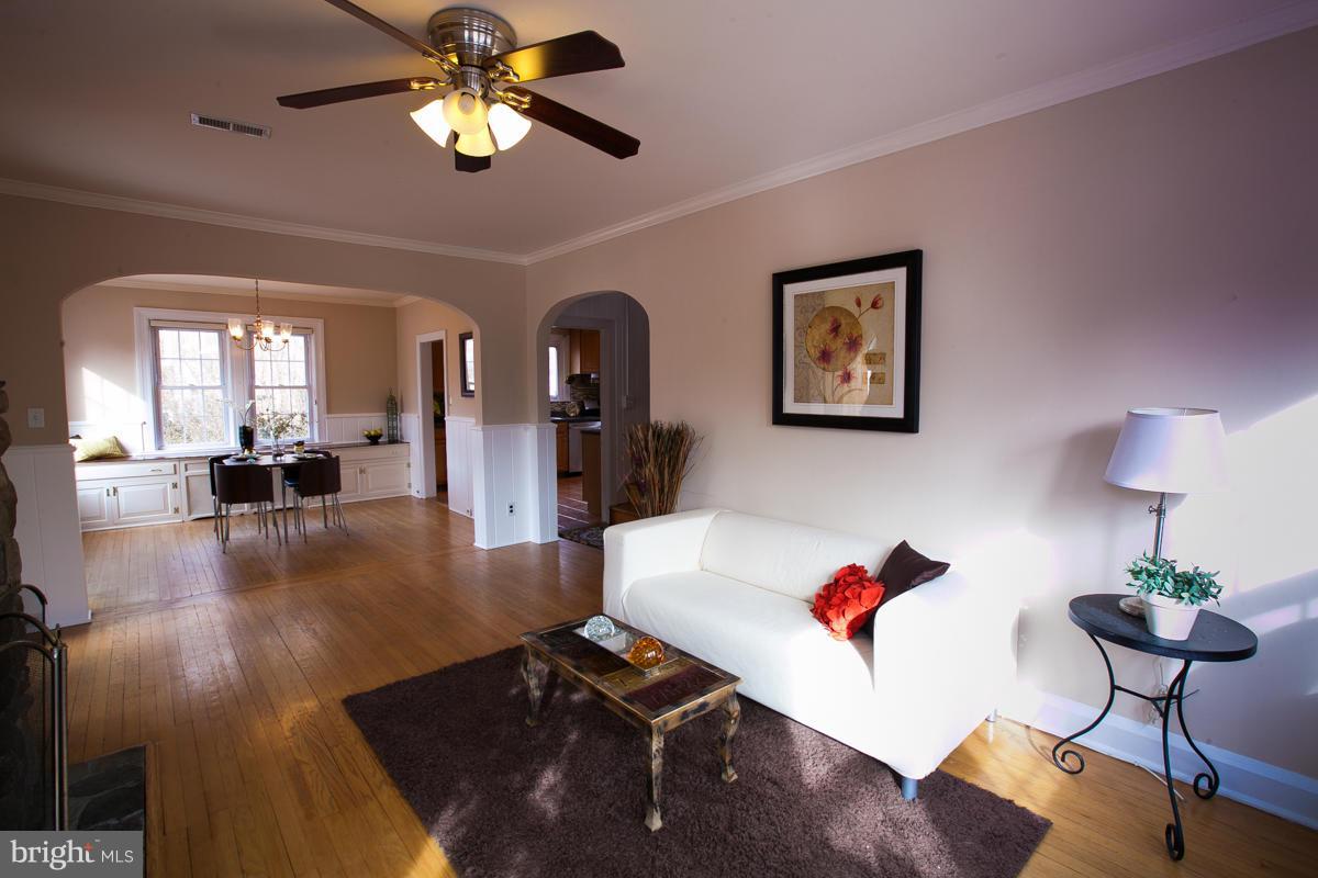 628 Anneslie Road Baltimore, MD 21212 - Photo 4 of 30 Living Room