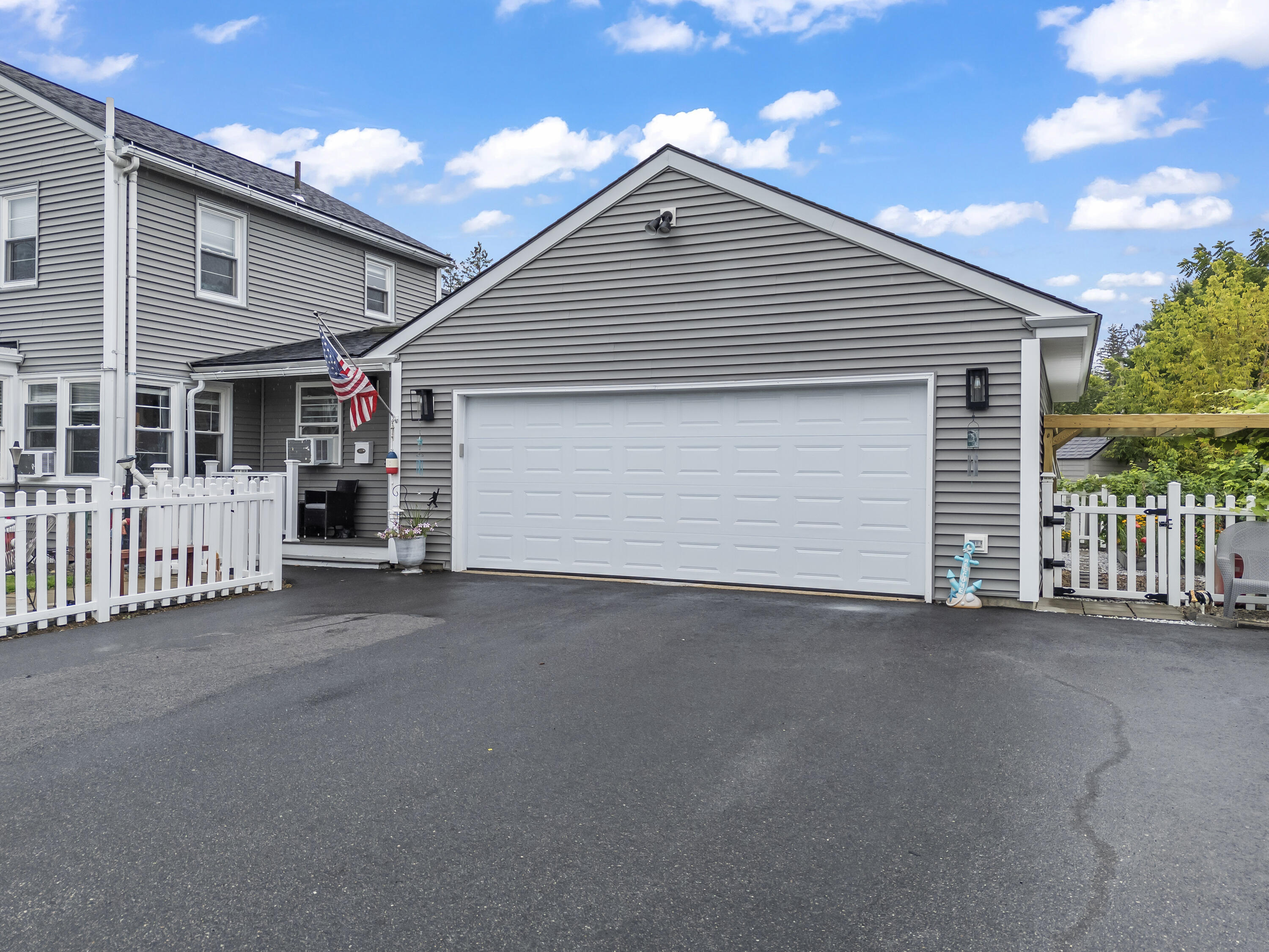 180 Graham Street Biddeford, ME 04005 - Photo 11 of 61 24' x 26' Attached Garage