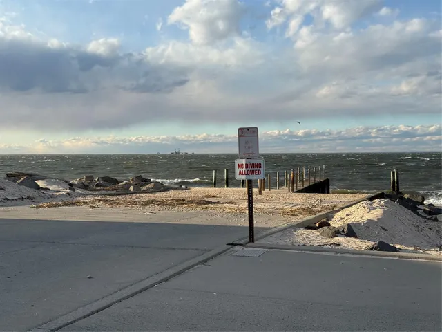 $4,285 | 21 N Walk, Riverhead, NY 11901