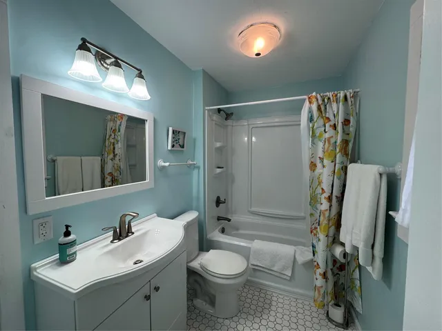 $4,285 | 21 N Walk, Riverhead, NY 11901