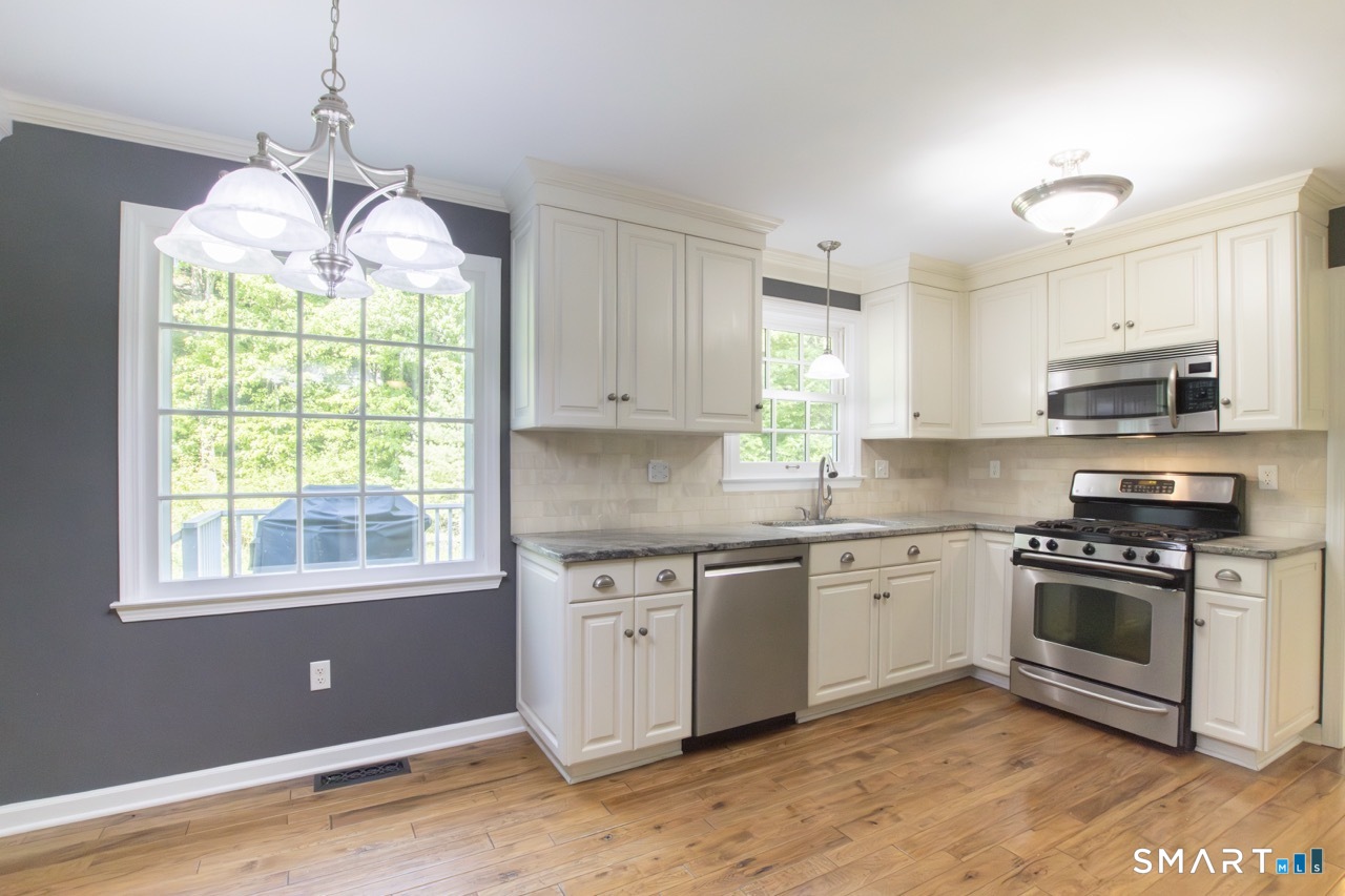 37 Vintage Road Trumbull, CT 06611 - Photo 10 of 39