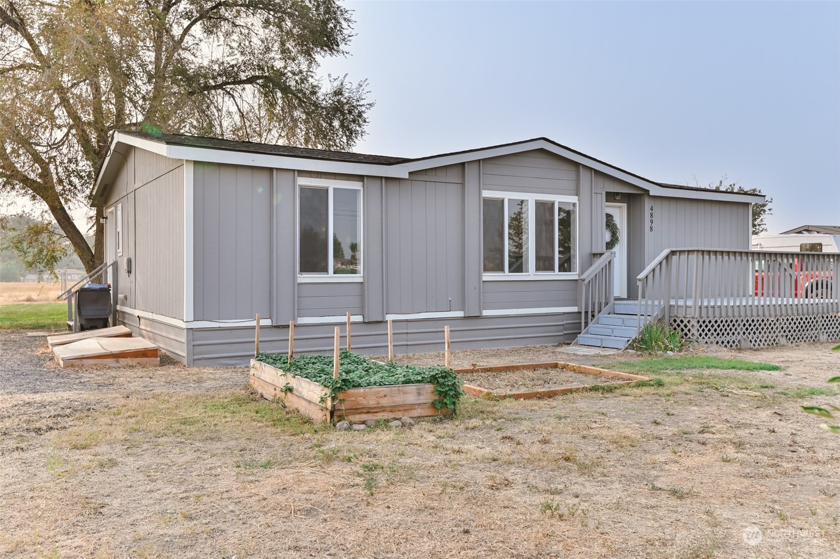 4898 Stratford Road Northeast Moses Lake, WA 98837 - Photo 3 of 40 Gallery Image 3