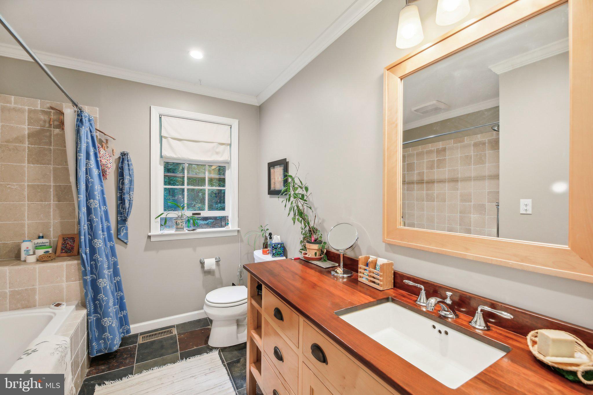 1076 Kings Row Road Oxford, PA 19363 - Photo 29 of 85 Hall Bathroom