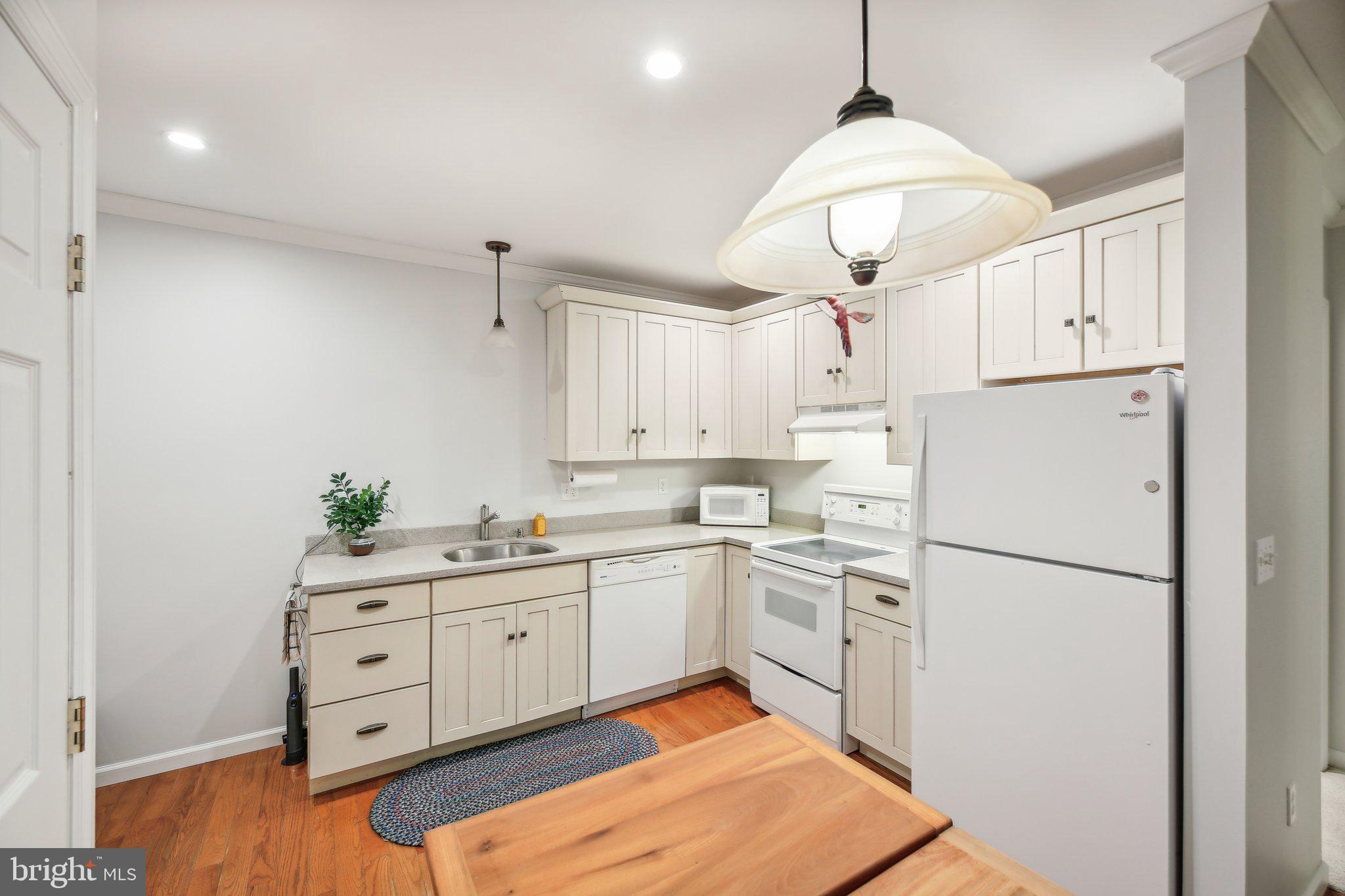 1076 Kings Row Road Oxford, PA 19363 - Photo 42 of 85 In law suite kitchen