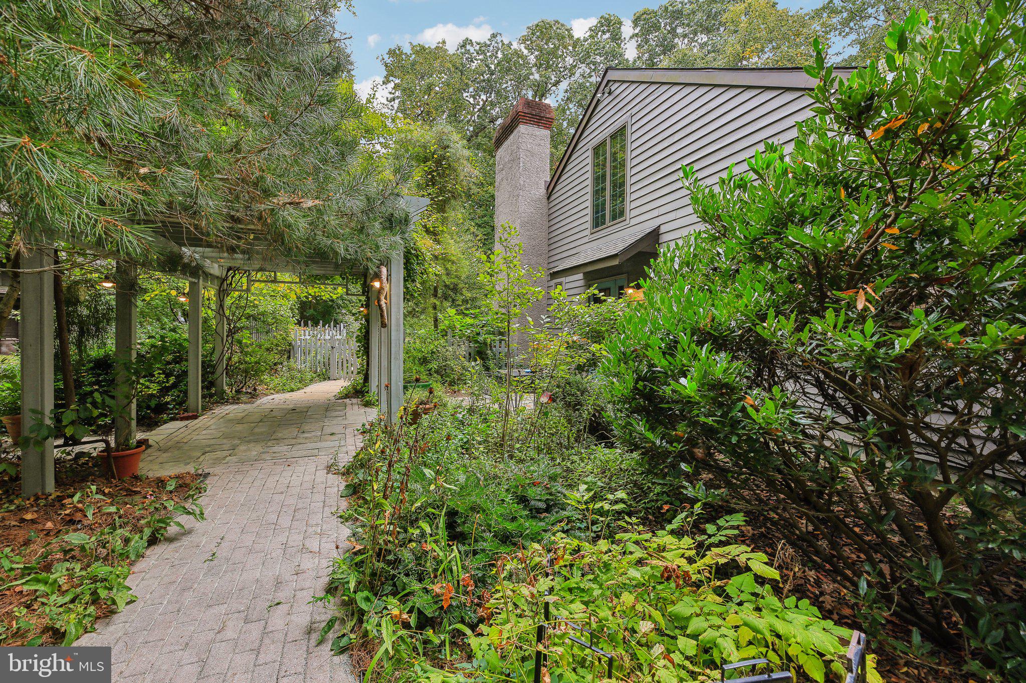 1076 Kings Row Road Oxford, PA 19363 - Photo 7 of 85 walkway