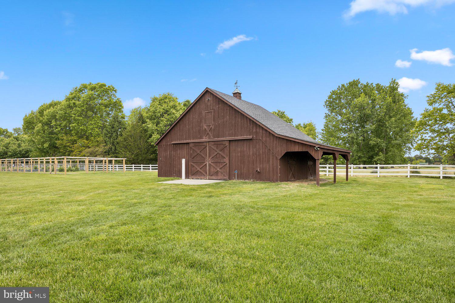 313 Wye Road Queenstown, MD 21658 - Photo 109 of 132 Charming barn nestled in lush green fields.